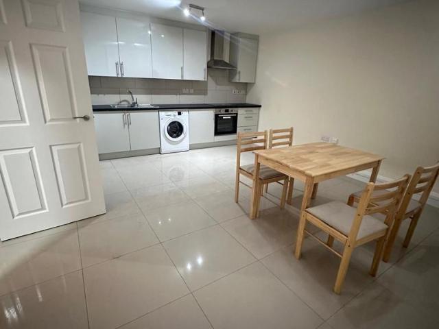 Apartment for rent in London Borough of Ealing, Hanwell