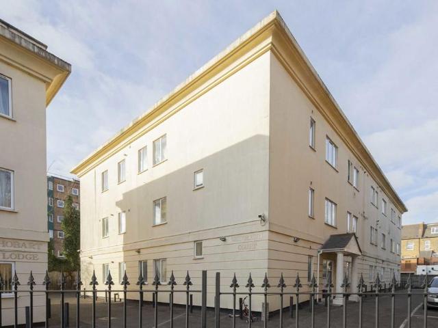 Apartment for rent in London Borough of Ealing, Hanwell