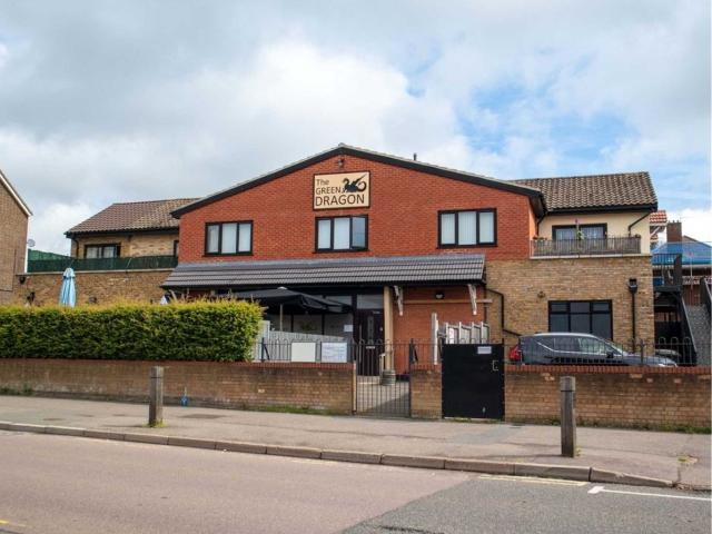 Apartment for rent in Elstree and Borehamwood, Borehamwood
