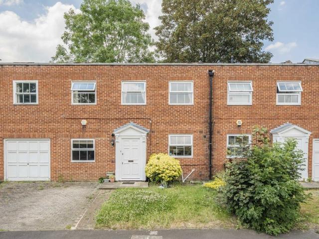 Apartment for rent in London Borough of Merton, Greater London