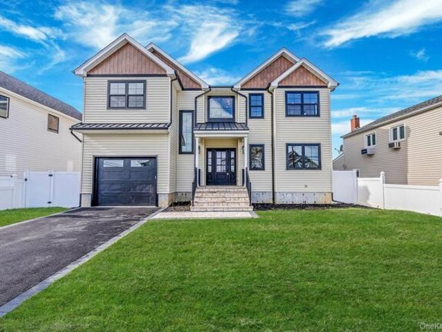 House for sale in Bellmore, New York