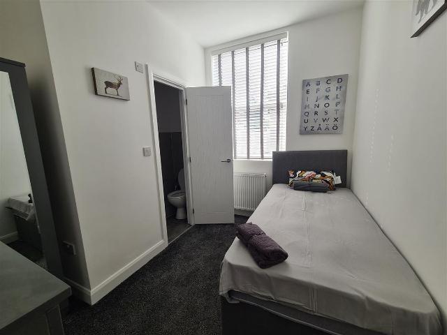 Room for rent in Mayer's Green, West Bromwich