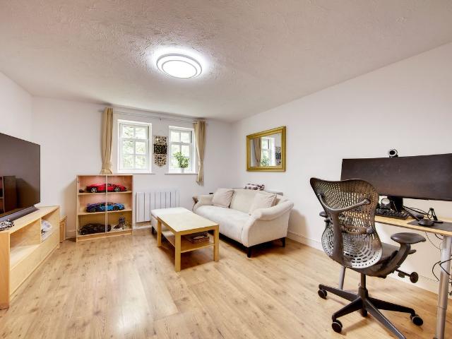 Apartment for rent in Southgate, Greater London