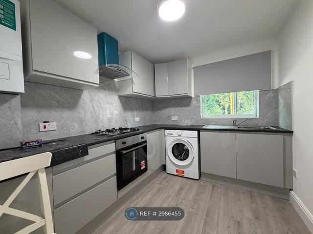 Apartment for rent in Hammerfield, Pouchen End
