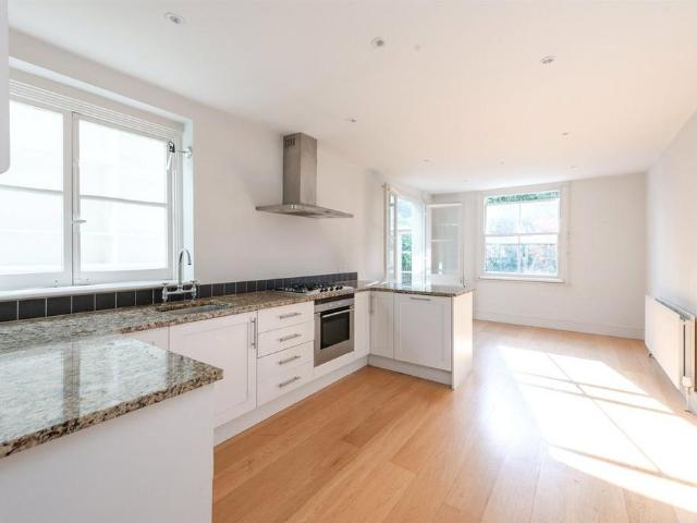House for rent in Brondesbury, Greater London