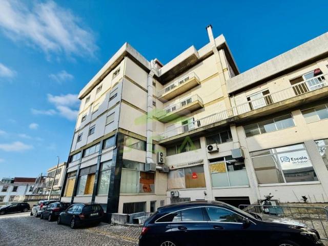 Garagem alugar em Bairro dos Sargentos, Leiria