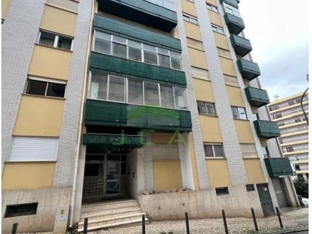 Garagem venda em Cruz d'Areia, Leiria