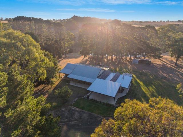 Cottage for sale in Coojar, Victoria