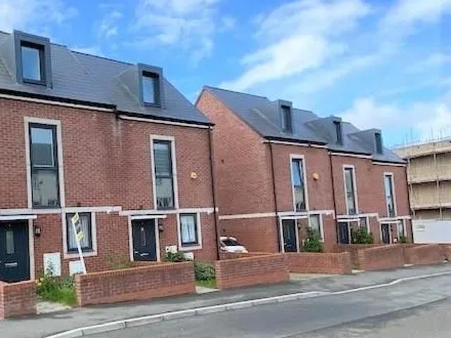 House for rent in Calderstones