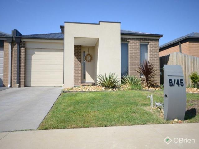 Townhouse for rent in Eastwood, Victoria