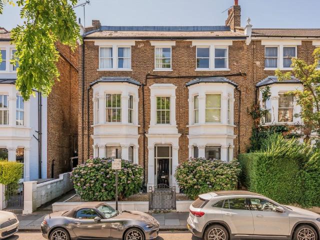 Apartment for rent in Brook Green, Greater London