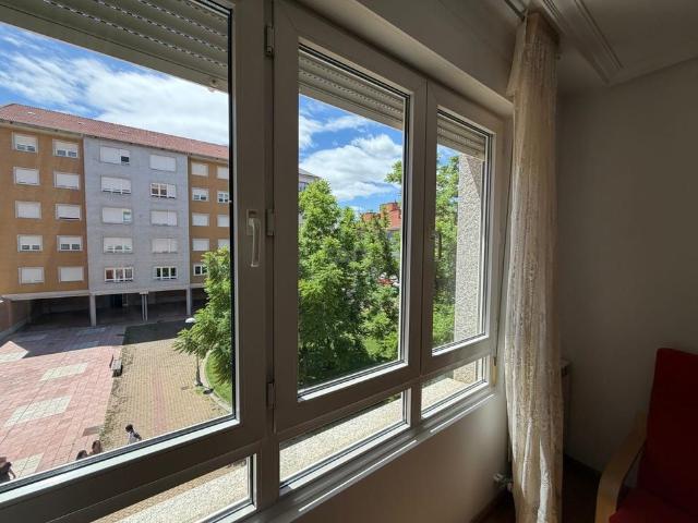 Apartamento en alquiler en San Lorenzo - La Palomera - San Mamés, León