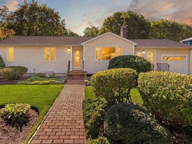 House for sale in Sharon, Norfolk County
