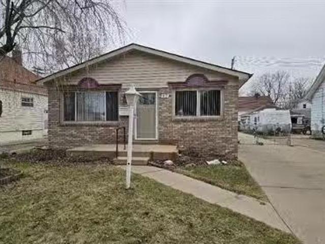 House for sale in Macomb
