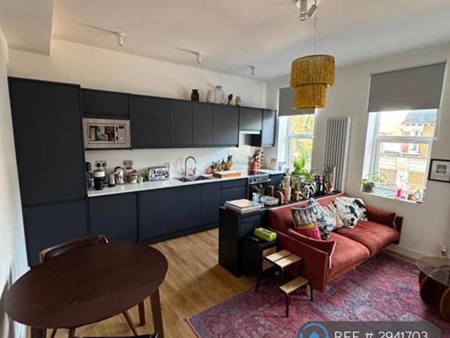 Apartment for rent in London Borough of Merton, Greater London