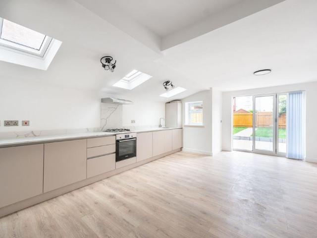 Apartment for rent in Harlesden, Greater London