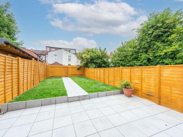 Apartment for rent in Harlesden, Greater London