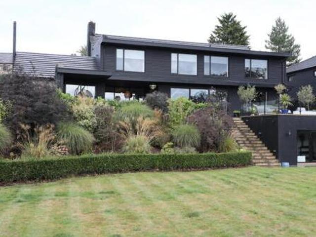 House for sale in Huddersfield, West Yorkshire