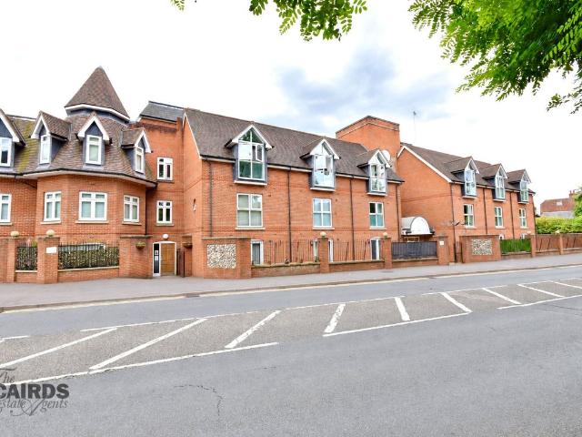 Studio for rent in Leatherhead, Mole Valley
