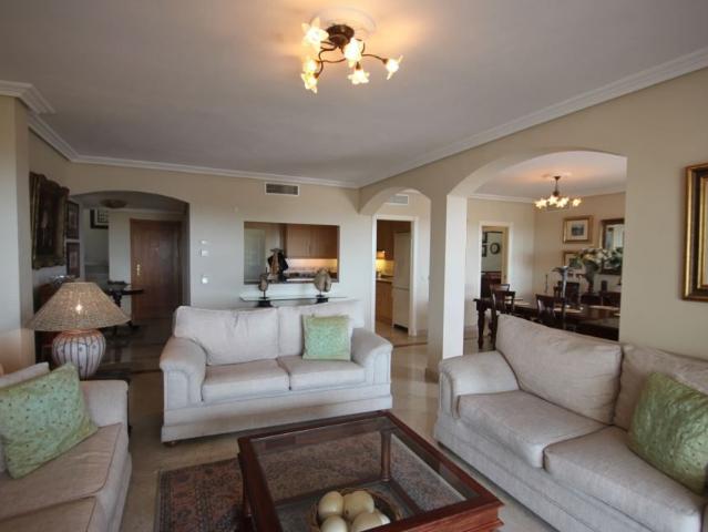 Apartamento en alquiler en Nueva Andalucía, Marbella