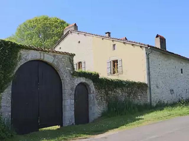 Maison vente à Confolens, Les Pins