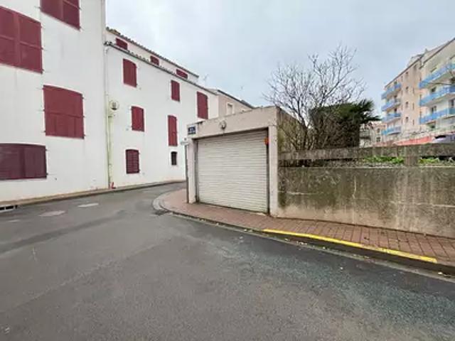 Garage location à Les Sables-d'Olonne, Château-d'olonne