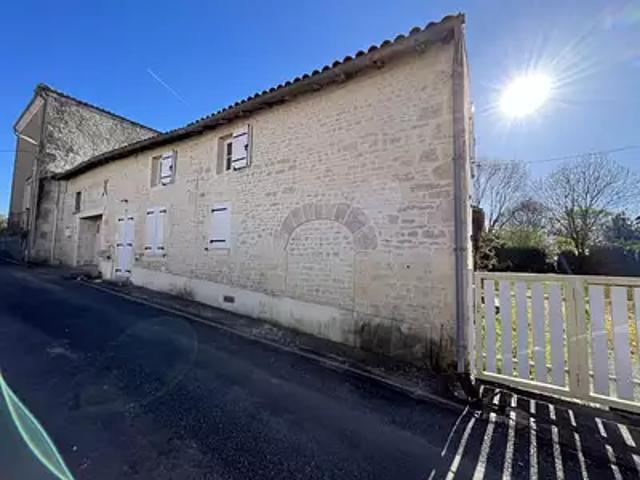 Maison vente à Saint-Jean-d'Angély, Les Touches-de-périgny