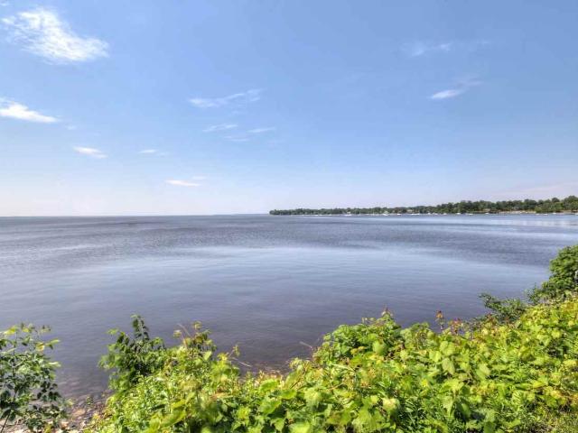 Apartment for rent in Pointe-claire, Quebec
