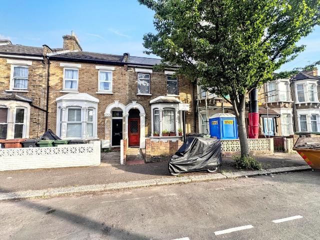 Apartment for rent in Temple Mills, Greater London