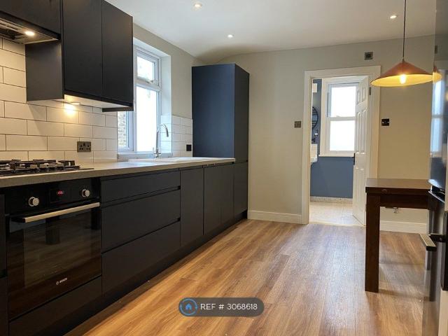 Apartment for rent in Temple Mills, Greater London