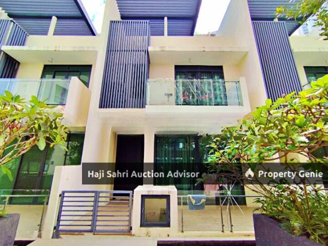 Townhouse for rent in Mukim 13, Georgetown