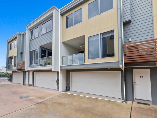 Townhouse for sale in Emerald Lakes, Gold Coast City