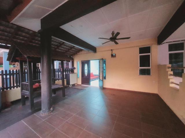 Terraced House for sale in Malaka