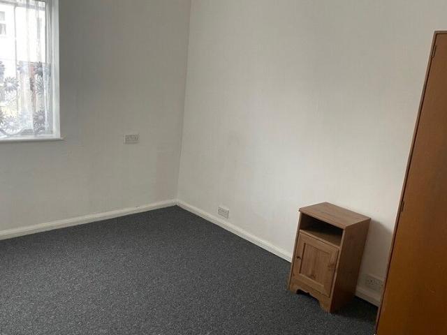 Apartment for rent in Furzedown, Greater London