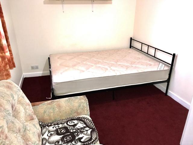 Apartment for rent in Charlesworth, East Midlands