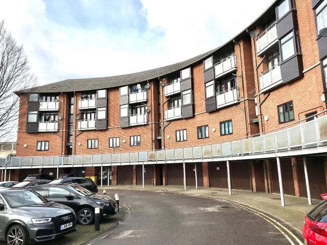 Apartment for rent in Charlesworth, East Midlands