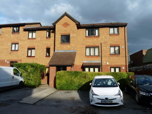 Apartment for rent in Charlesworth, East Midlands