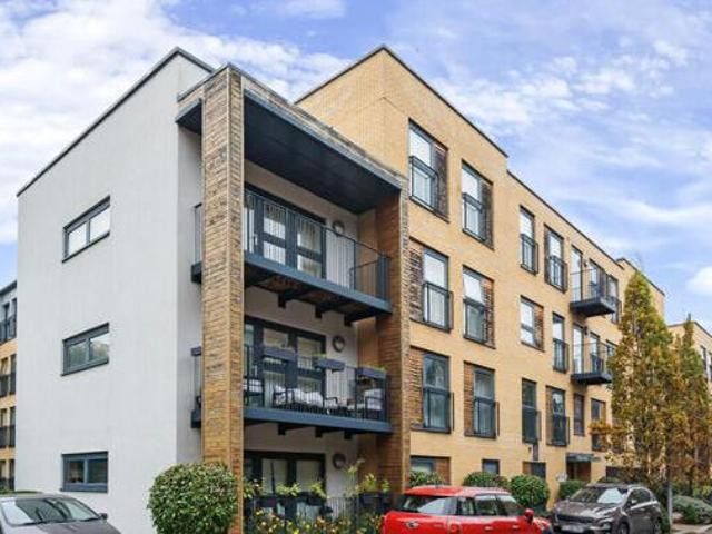 House for sale in Little Stanmore, Greater London
