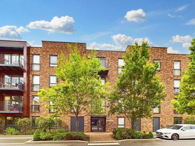 House for sale in Little Stanmore, Greater London