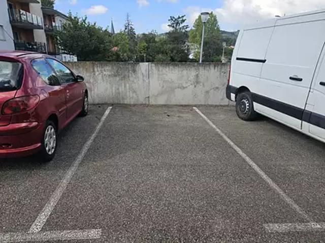 Garage vente à Saint-Étienne, L'etrat