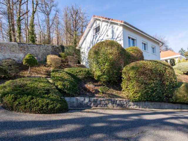 Maison vente à Saint-Étienne, L'etrat