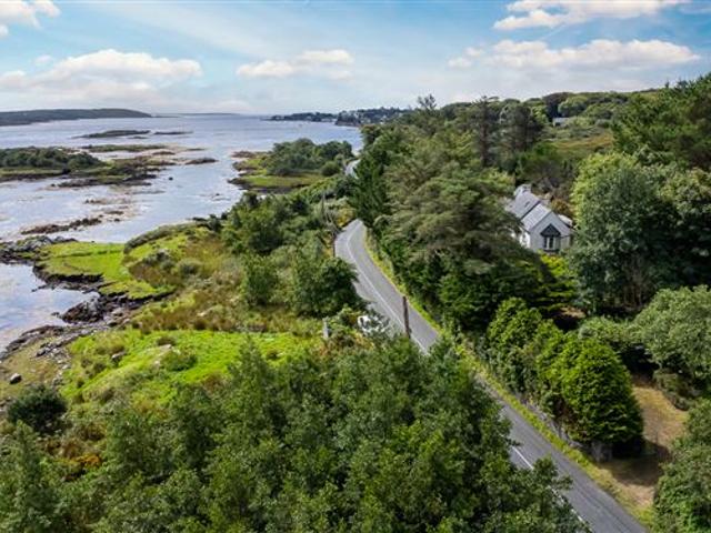 Detached House for sale in Roundstone, Connacht