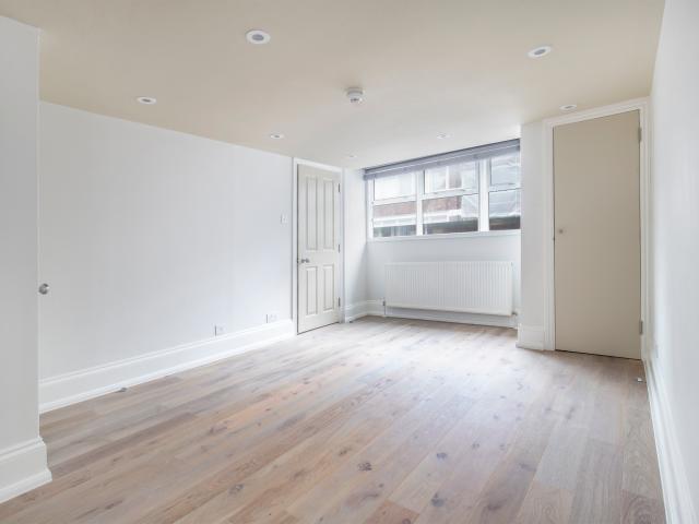 Apartment for rent in Chinatown, Greater London