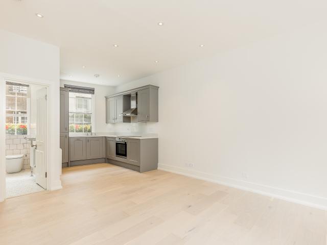 Studio for rent in Seven Dials, Bloomsbury