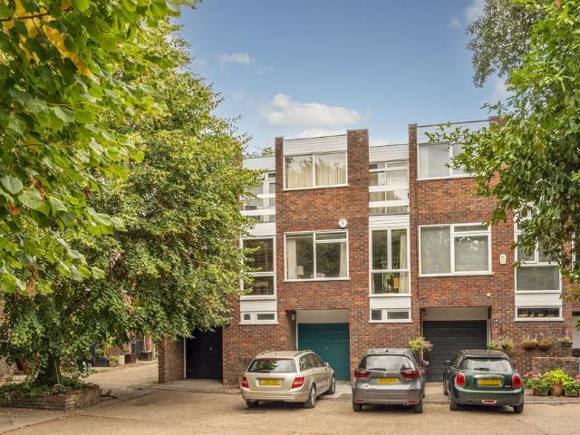 House for rent in Southfields, Greater London