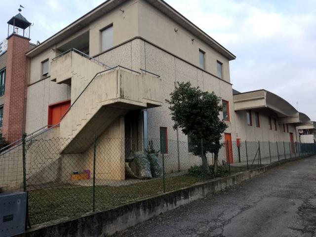 Capannone in vendita a Levate, Lombardia