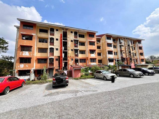 Flat for sale in Petaling, Alam Impian