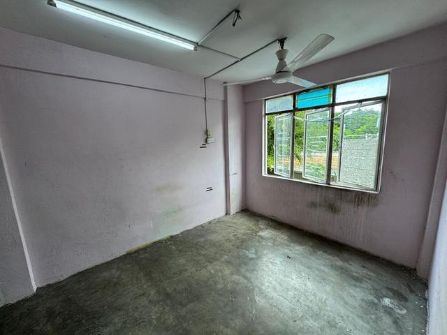 Flat for sale in Malaka
