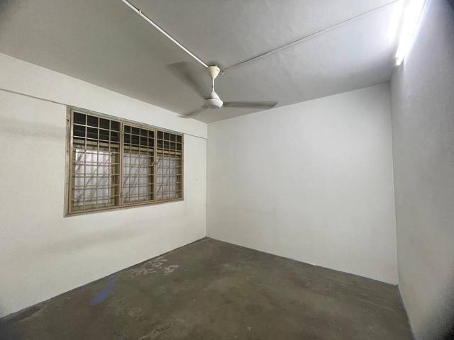 Flat for sale in Petaling, Alam Impian