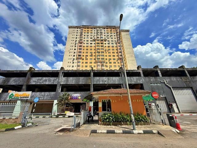 Serviced Residence for sale in Seri Kembangan, Majlis Bandaraya Subang Jaya